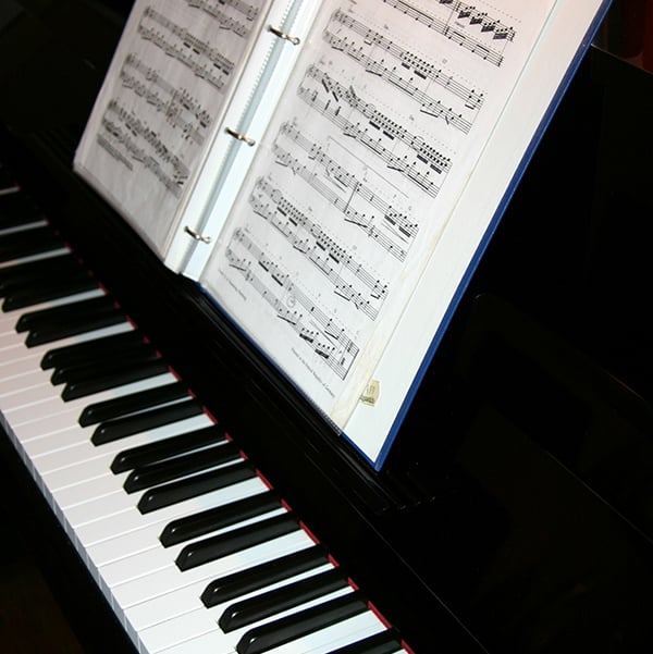 8 Piano Practice Tips for a Cozy & Productive Practice Space Pianote